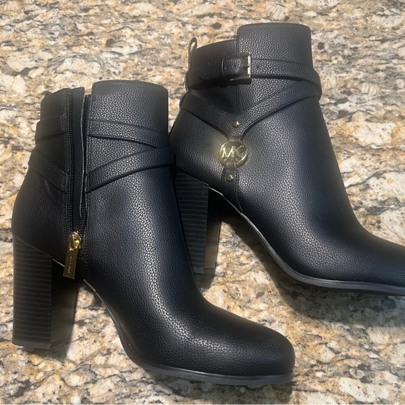 MICHAEL KORS WOMEN TALLY MK LOGO BLACK FAUX LEATHER DRESSY OFFICE BOOTS - Picture 9 of 9